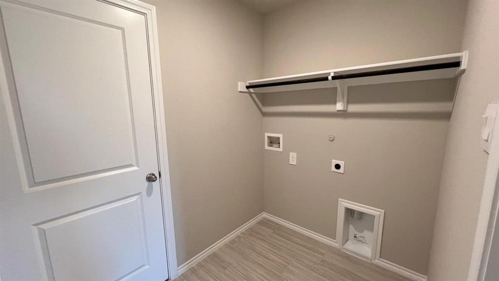 829 Round Robin Lane Rhome, TX 76078 - Photo 16 of 27 a view of closet