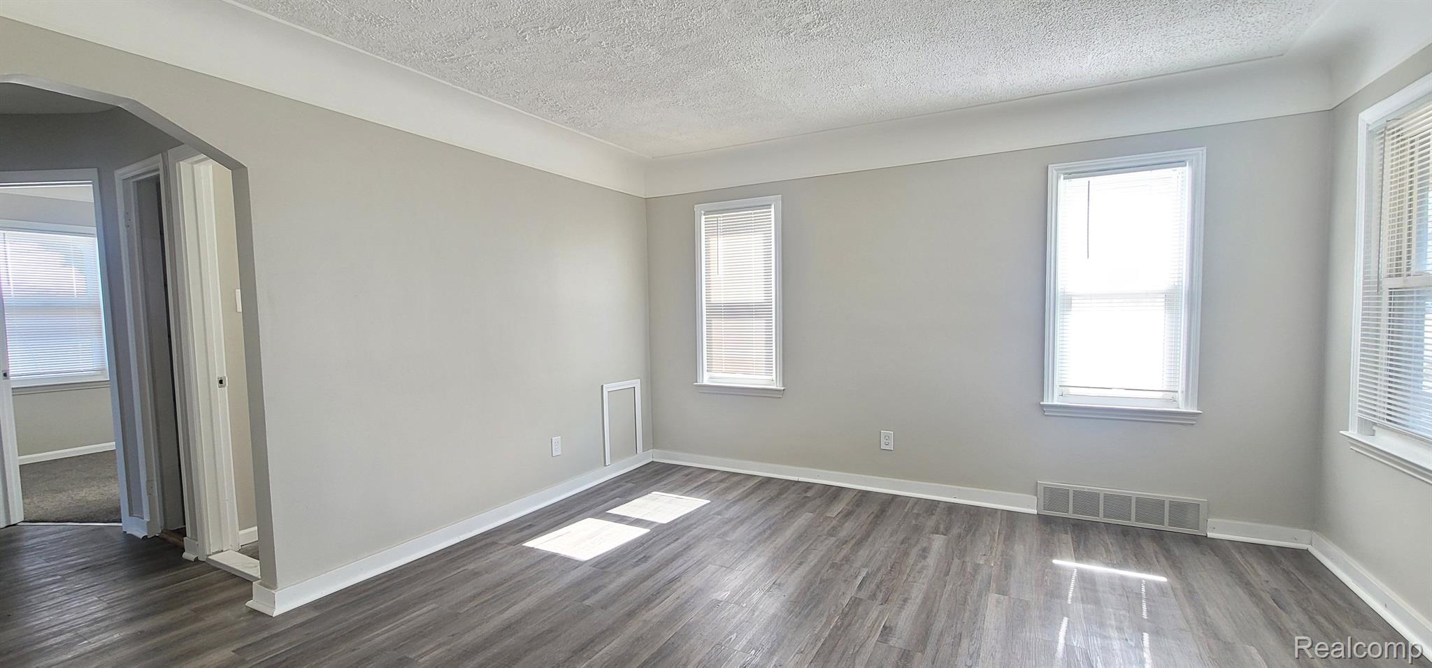 6705 Pelham Road Allen Park, MI 48101 - Photo 8 of 30 Gallery Image 8