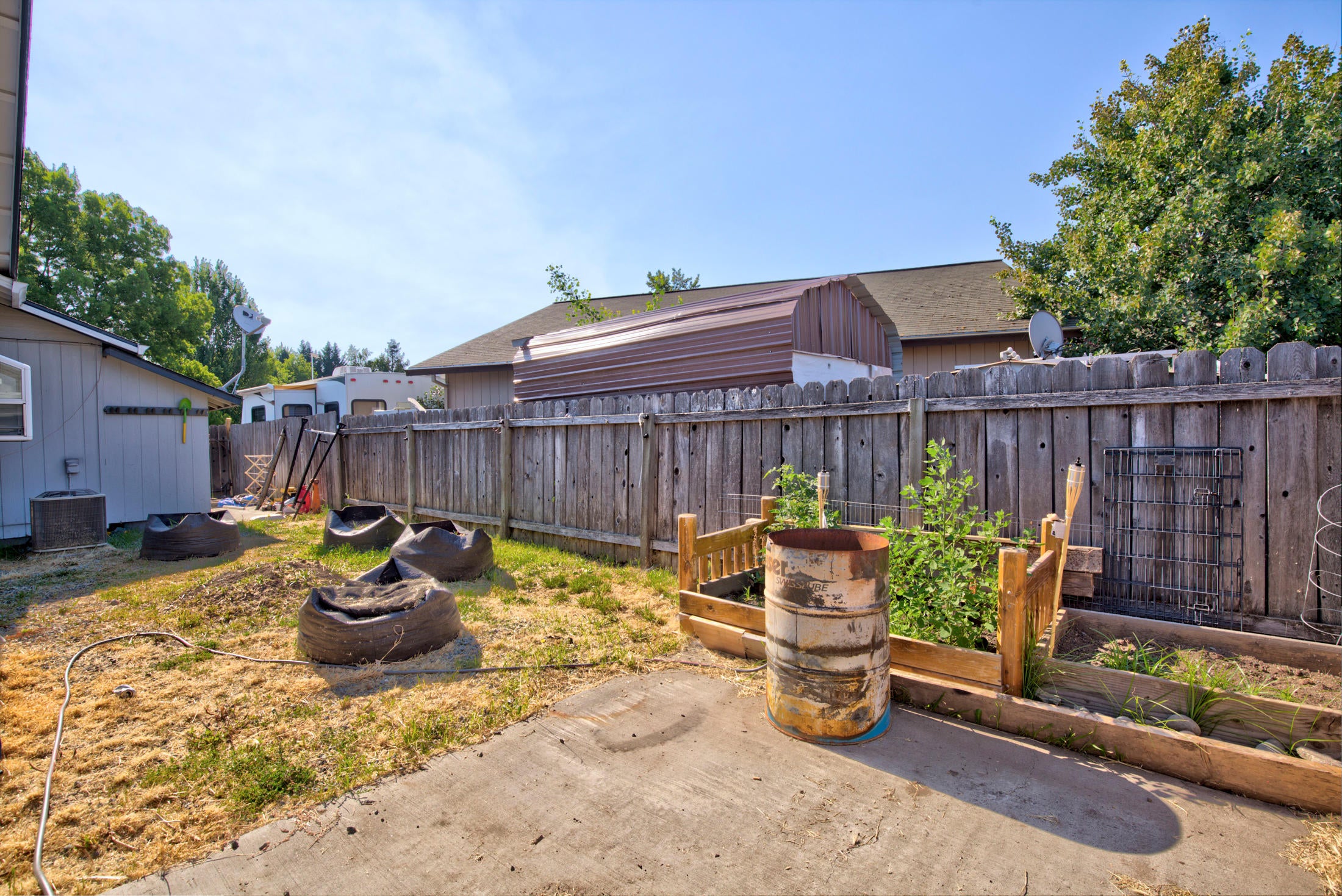 704 Tami Road Grants Pass, OR 97526 - Photo 13 of 16 125A9399_400_401_402_403