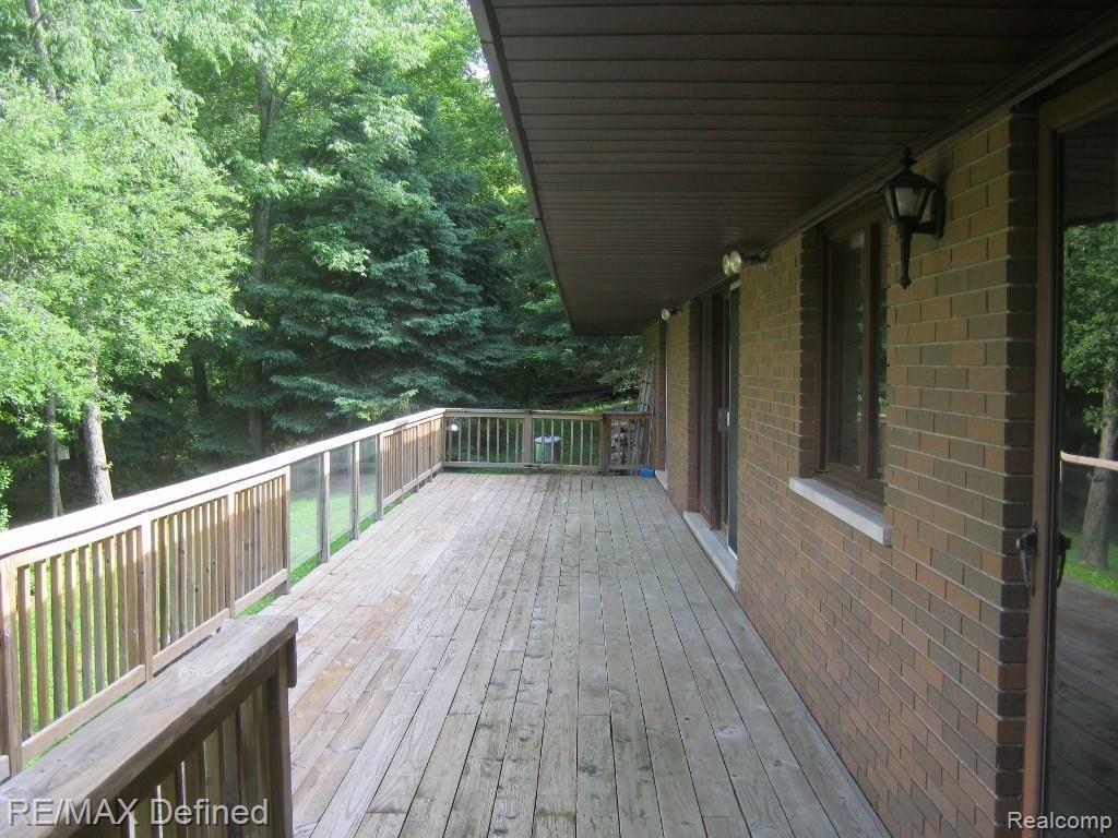 395 South Rochester Road Oakland, MI 48363 - Photo 21 of 23 Deck 21(1024x768).jpg