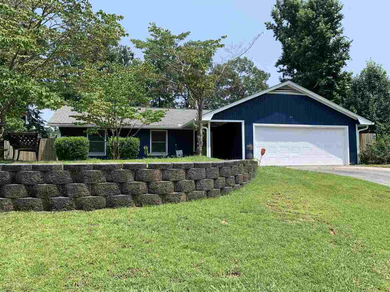 a view of a yard with a house