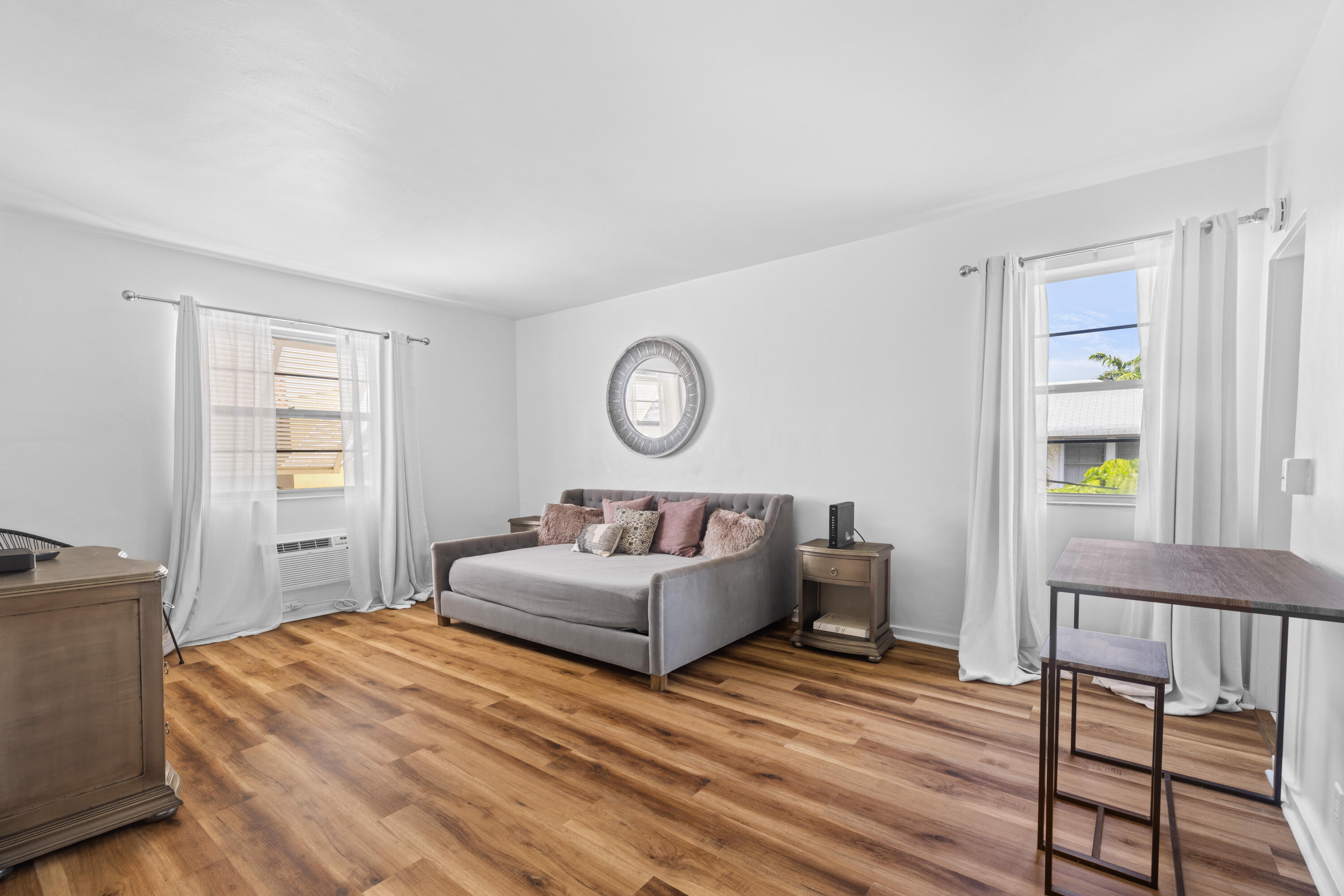 172 North County Road, Unit 4 Palm Beach, FL 33480 - Photo 1 of 26 6B0A3208