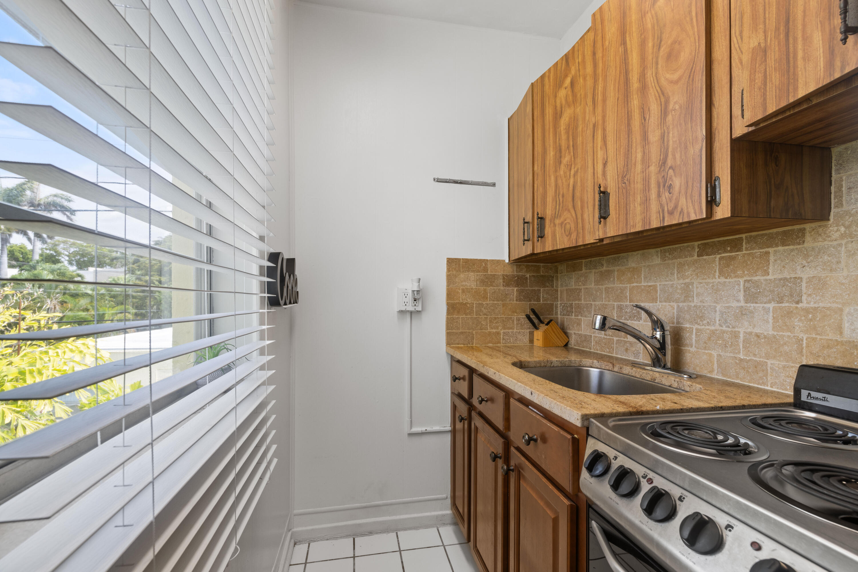 172 North County Road, Unit 4 Palm Beach, FL 33480 - Photo 4 of 26 6B0A3223