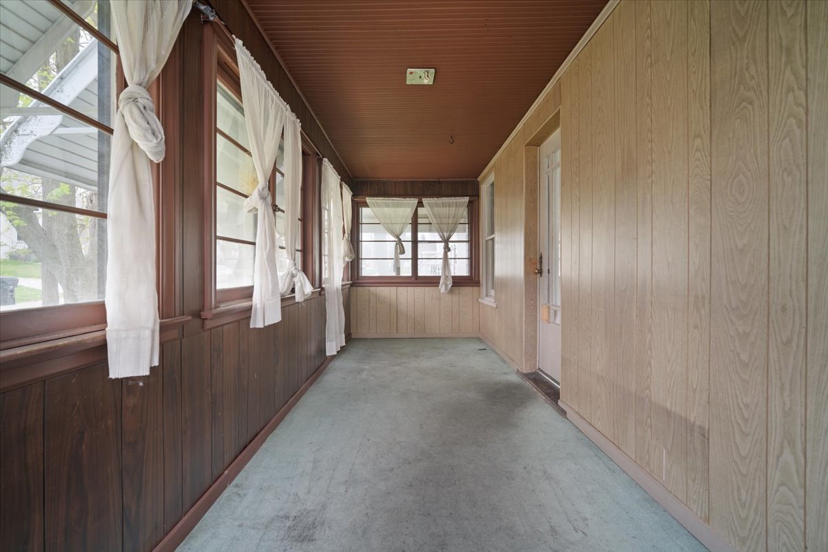 803 West Grove Street Bloomington, IL 61701 - Photo 13 of 13 a view of hallway with windows