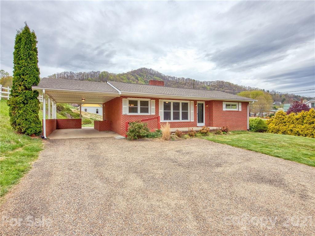 1139 Crabtree Road Waynesville, NC 28785 - Photo 1 of 24 Gallery Image 1