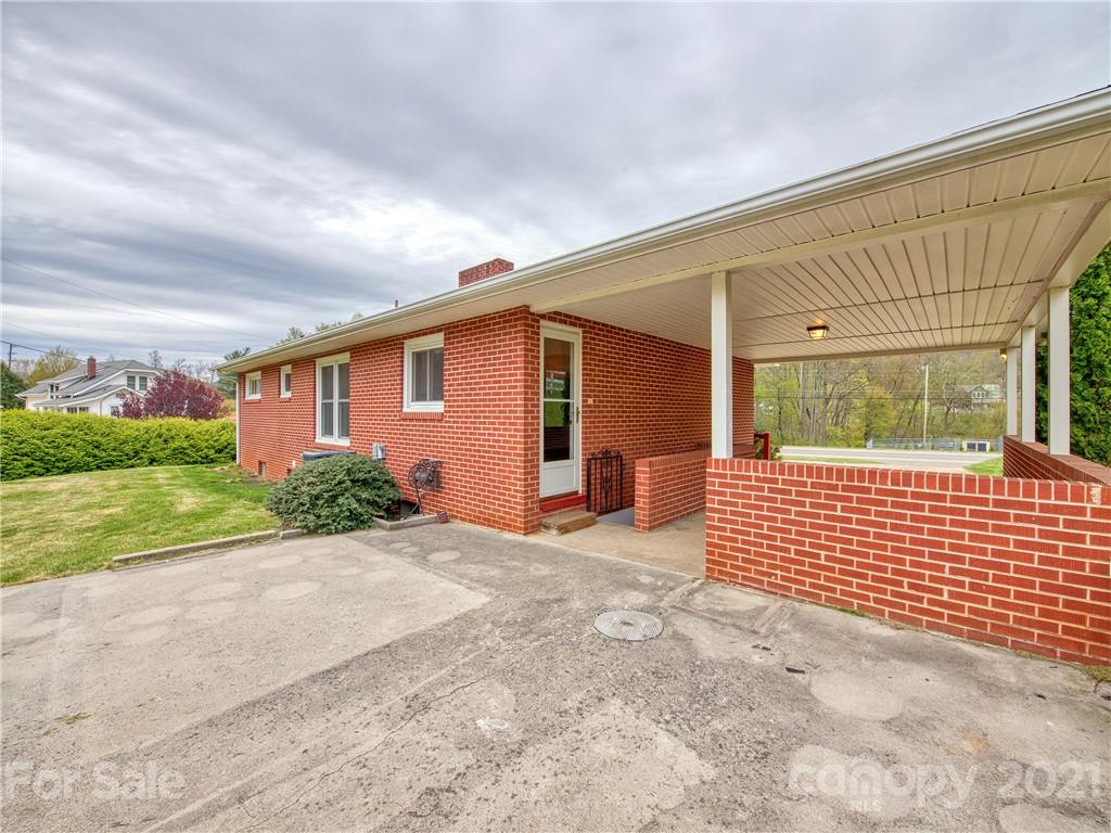 1139 Crabtree Road Waynesville, NC 28785 - Photo 3 of 24 Gallery Image 3