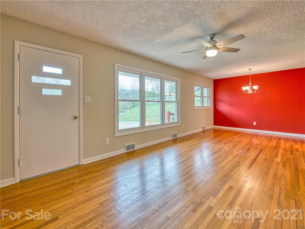 1139 Crabtree Road Waynesville, NC 28785 - Photo 6 of 24 Gallery Image 6