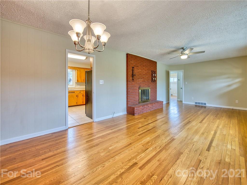 1139 Crabtree Road Waynesville, NC 28785 - Photo 8 of 24 Gallery Image 8