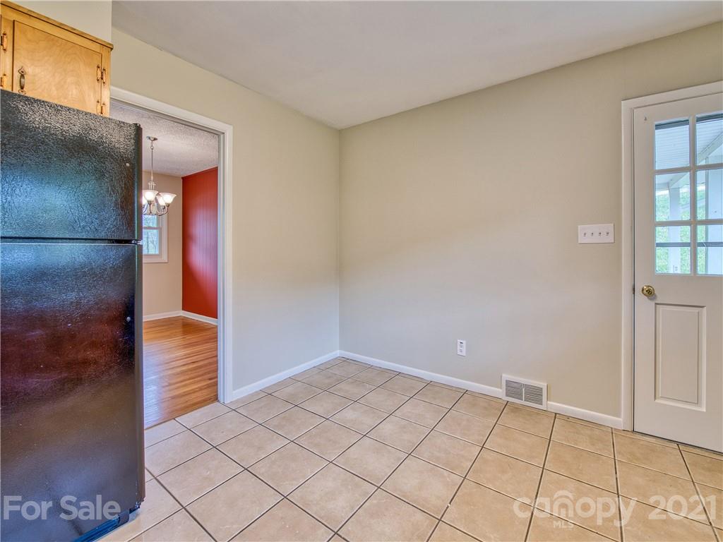 1139 Crabtree Road Waynesville, NC 28785 - Photo 10 of 24 Gallery Image 10