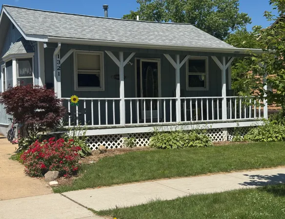 $164,750 | 1321 Pearl Street, Lake Odessa, MI 48849