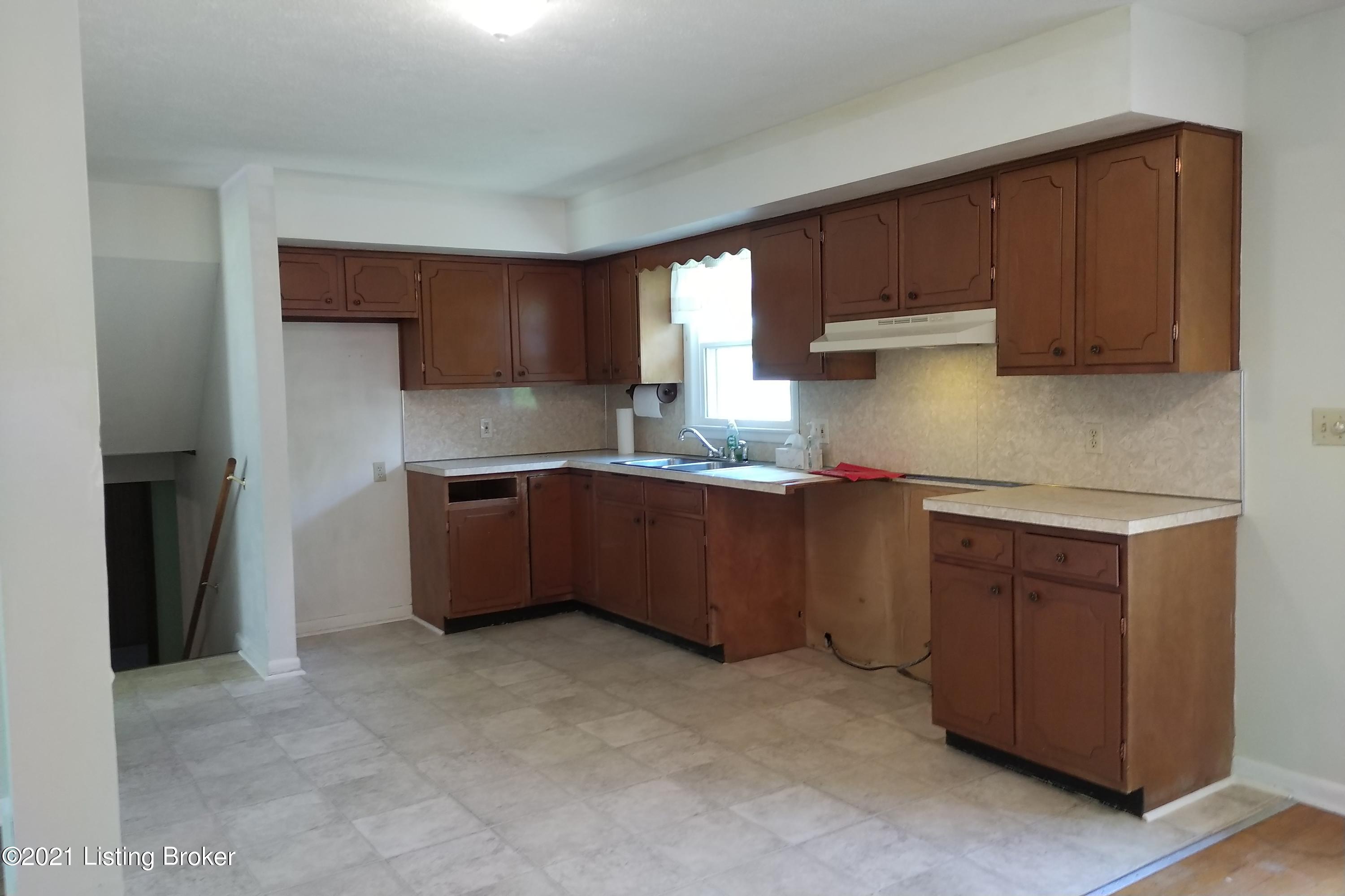 6503 Ridge Cliff Road Louisville, KY 40228 - Photo 18 of 55 Kitchen2