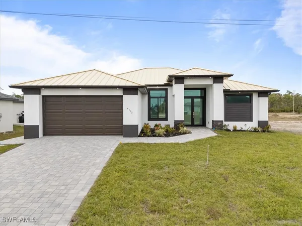 a view of a house with entertaining space
