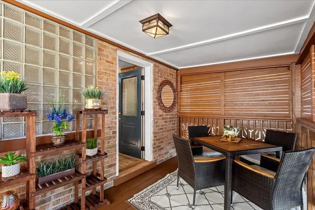 a view of back yard of the house