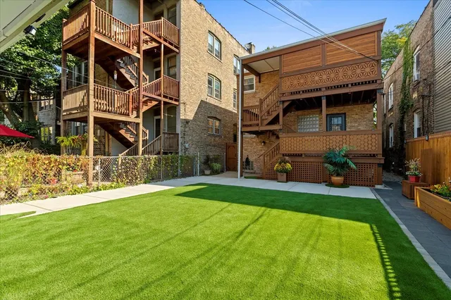 a view of front a house with a yard