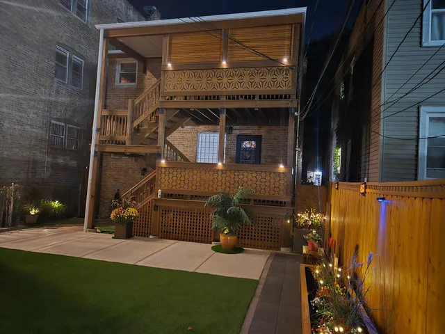 a picture of a black and white wall