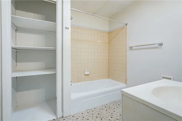 $1,195 | 404 Main Street, Unit A8, East Rochester, NY 14445