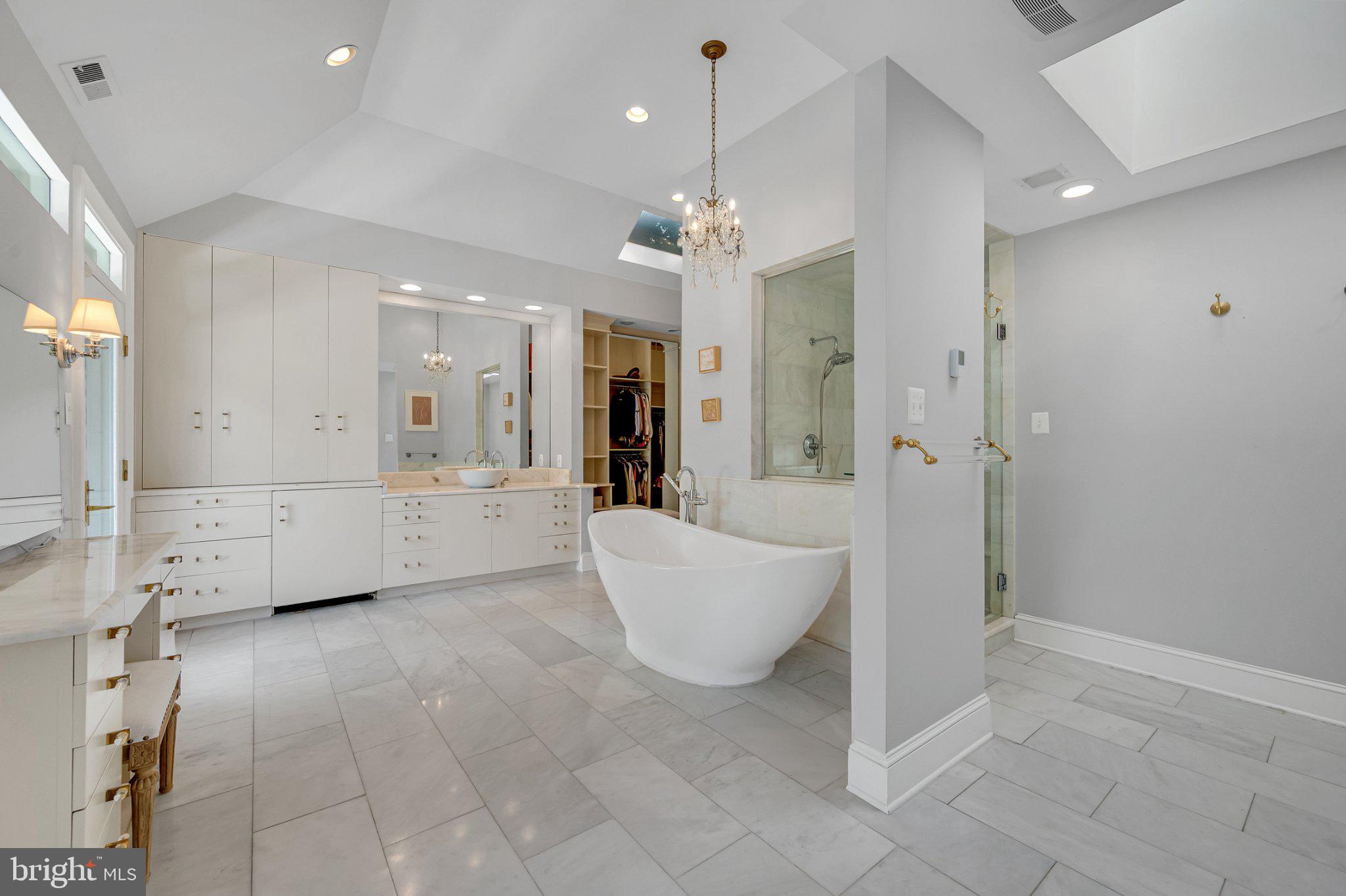 6508 Kenhill Road Bethesda, MD 20817 - Photo 30 of 56 Primary Bathroom - Hers