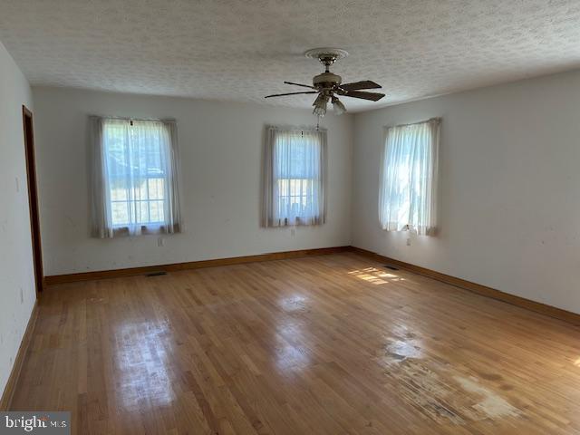 29400 Secretariat Road Ruther Glen, VA 22546 - Photo 11 of 16 Primary bedroom