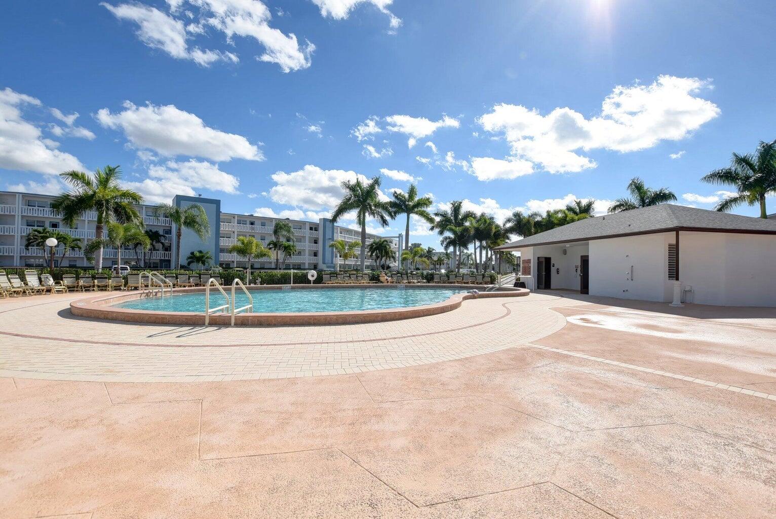 230 Suffolk F Boca Raton, FL 33434 - Photo 12 of 27 20240409204723501731000000-o