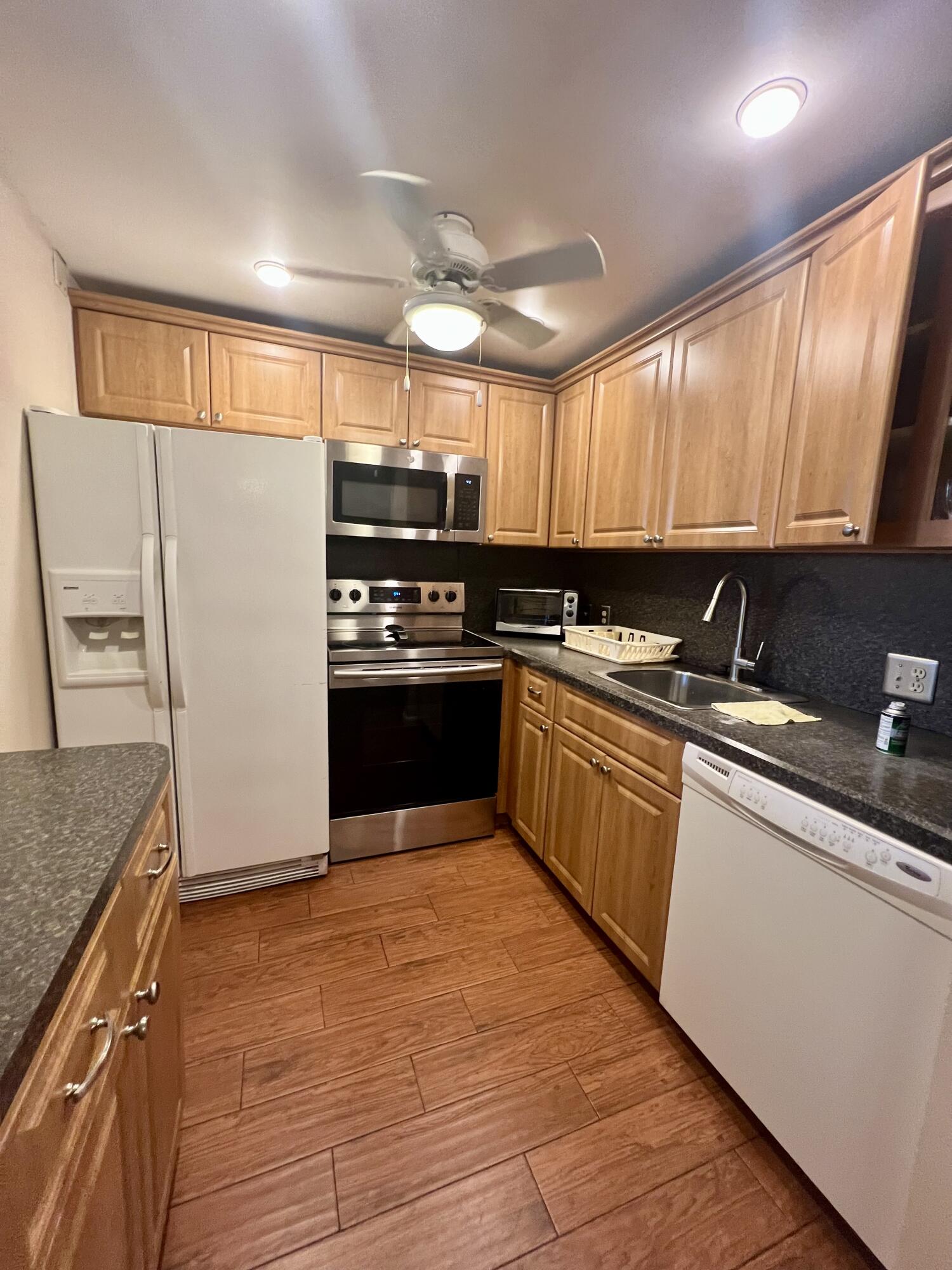 230 Suffolk F Boca Raton, FL 33434 - Photo 5 of 27 IMG_6529