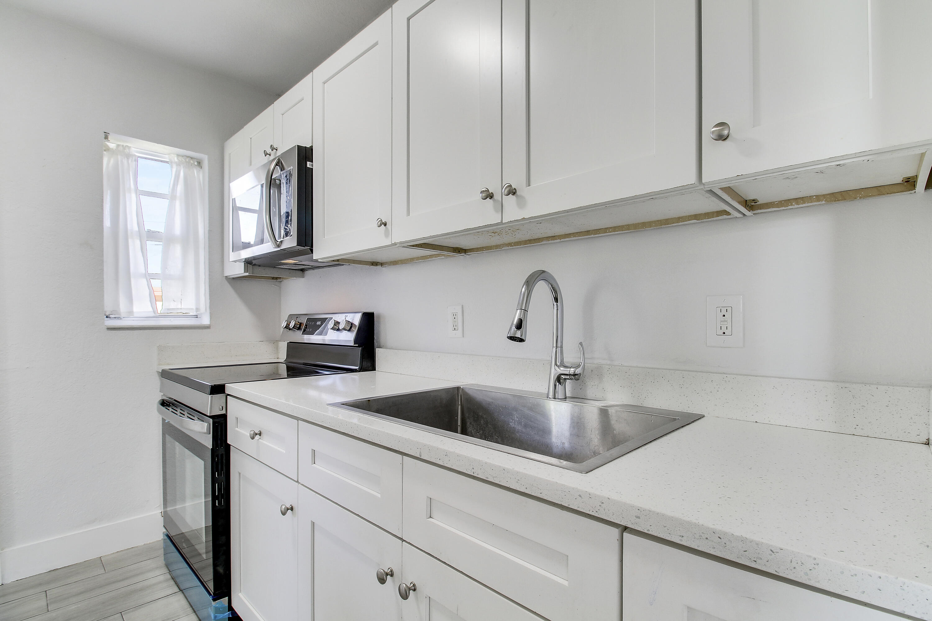 400 West 15th Street Riviera Beach, FL 33404 - Photo 10 of 34 Kitchen