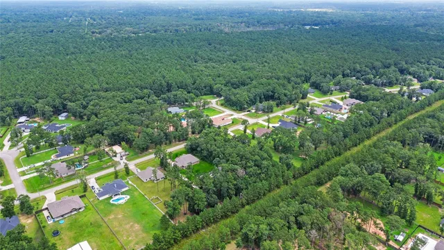 a view of yard with green space