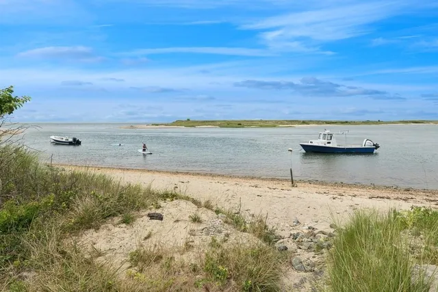 $649,000 | 53 Crassen Boulevard, Unit PARK AVE #3, Amagansett, NY 11930