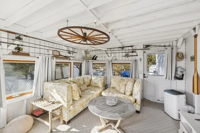 $649,000 | 53 Crassen Boulevard, Unit PARK AVE #3, Amagansett, NY 11930