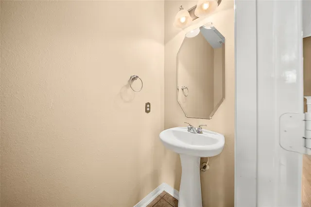 $2,850 | 4603 Chaperel Drive, Pearland, TX 77584