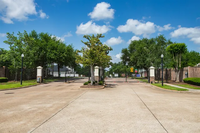 $2,850 | 4603 Chaperel Drive, Pearland, TX 77584