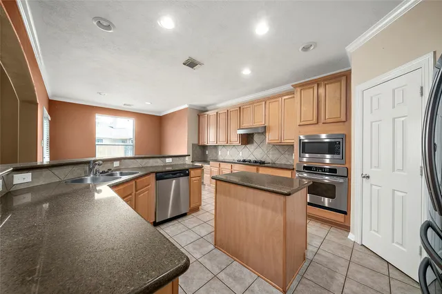 $2,850 | 4603 Chaperel Drive, Pearland, TX 77584