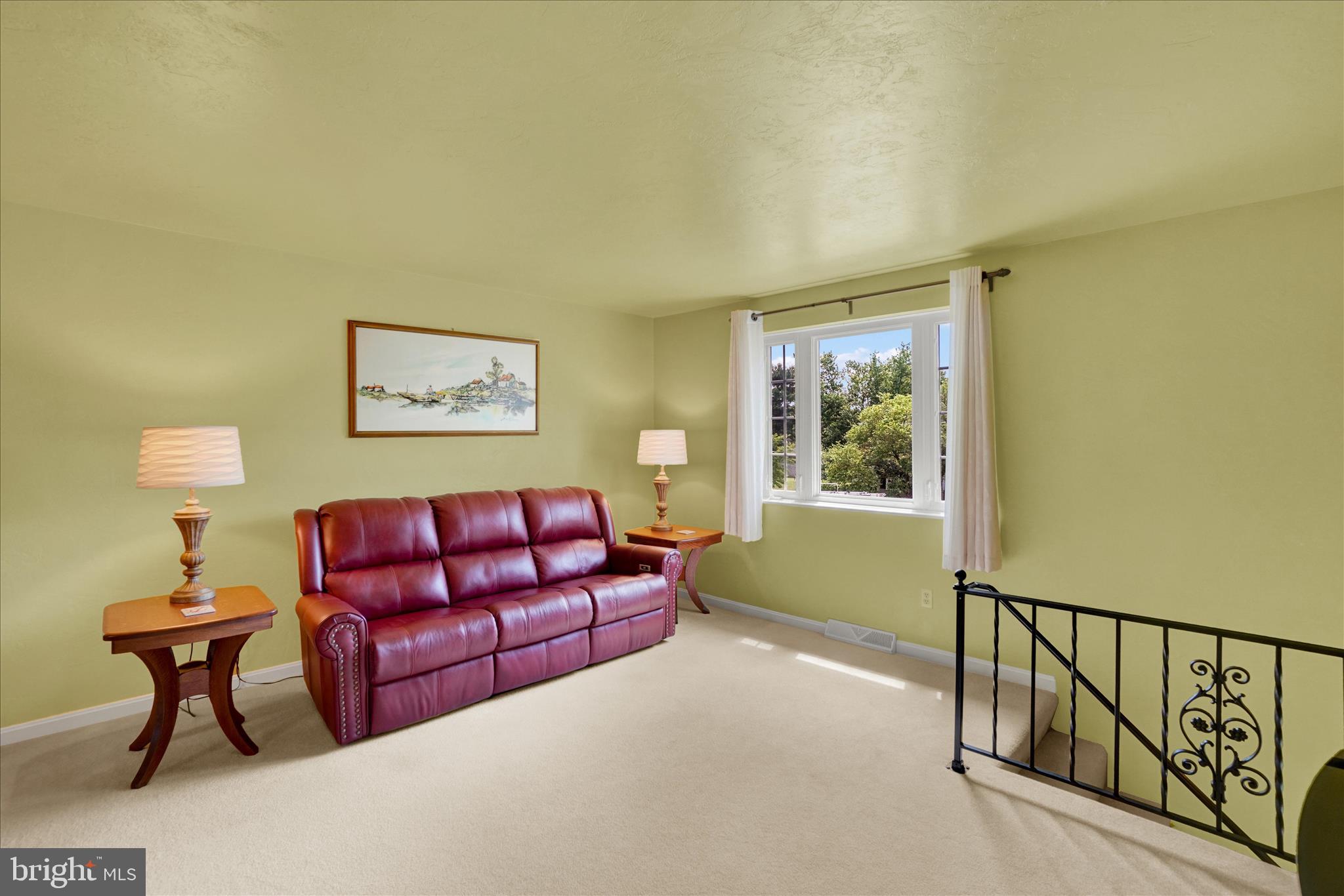 2437 Heather Road York, PA 17408 - Photo 4 of 44