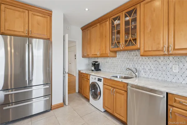 $649,888 | 162-01 Powells Cove Boulevard, Unit 5G | Beechhurst