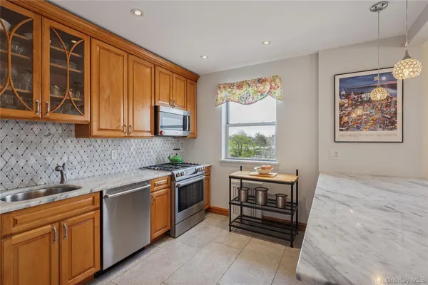 $649,888 | 162-01 Powells Cove Boulevard, Unit 5G | Beechhurst