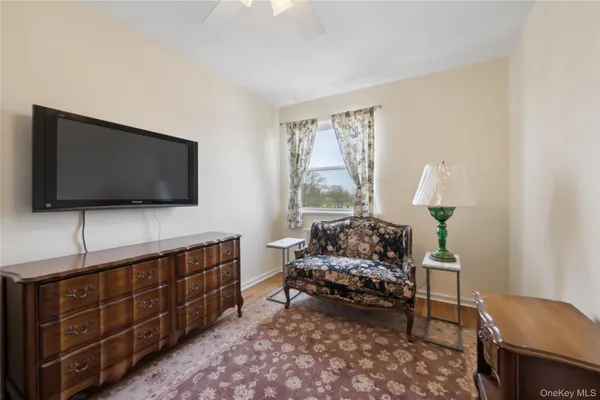 $649,888 | 162-01 Powells Cove Boulevard, Unit 5G | Beechhurst