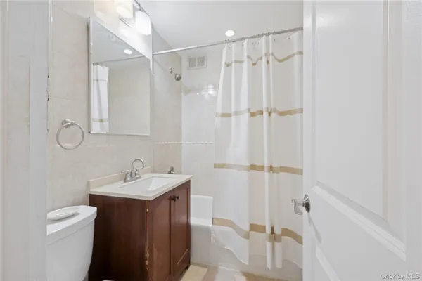 $649,888 | 162-01 Powells Cove Boulevard, Unit 5G | Beechhurst