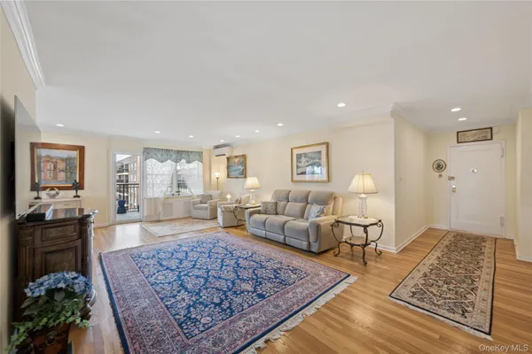 $649,888 | 162-01 Powells Cove Boulevard, Unit 5G | Beechhurst