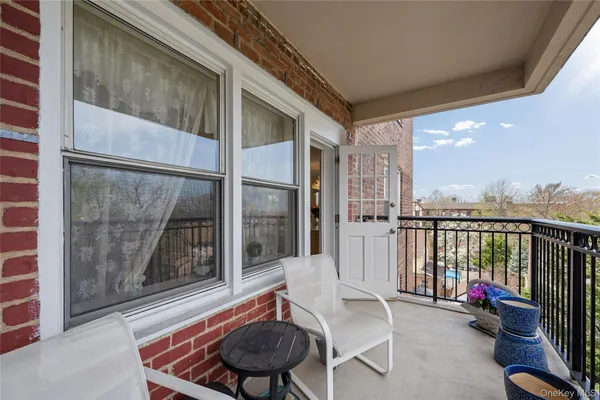 $649,888 | 162-01 Powells Cove Boulevard, Unit 5G | Beechhurst