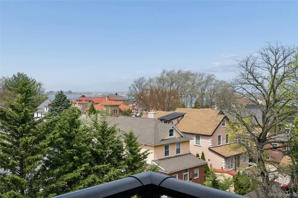 $649,888 | 162-01 Powells Cove Boulevard, Unit 5G | Beechhurst