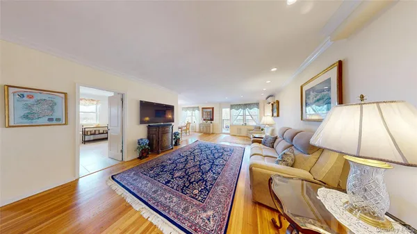 $649,888 | 162-01 Powells Cove Boulevard, Unit 5G | Beechhurst