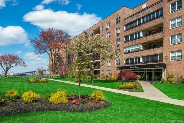 $649,888 | 162-01 Powells Cove Boulevard, Unit 5G | Beechhurst