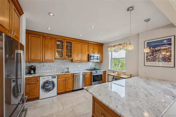 $649,888 | 162-01 Powells Cove Boulevard, Unit 5G | Beechhurst