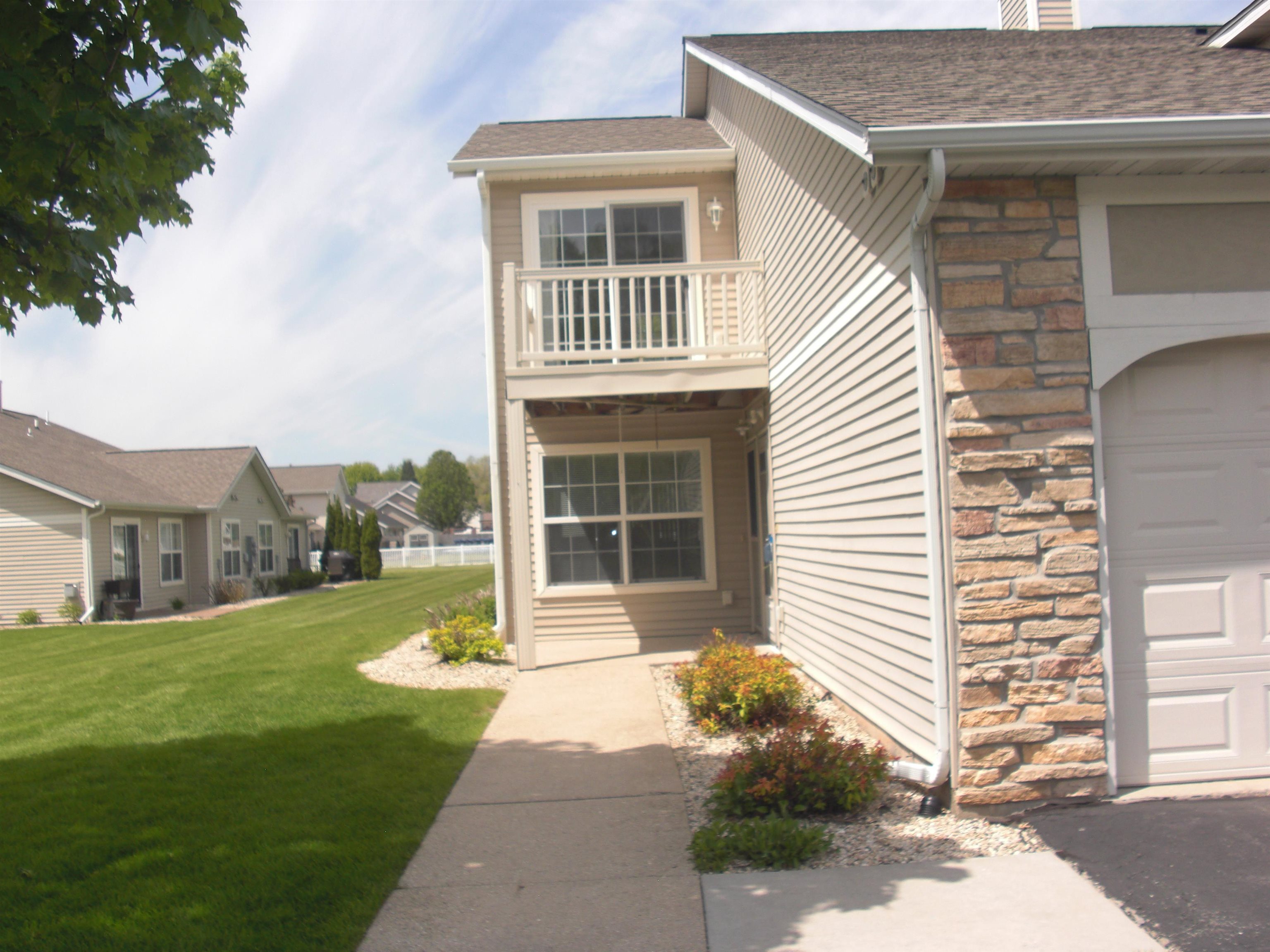 2530 Edgewood Drive, Unit 38 Beloit, WI 53511 - Photo 3 of 42