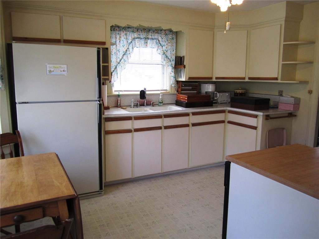 779 Toll Gate Road Warwick, RI 02886 - Photo 3 of 16 Gallery Image 3