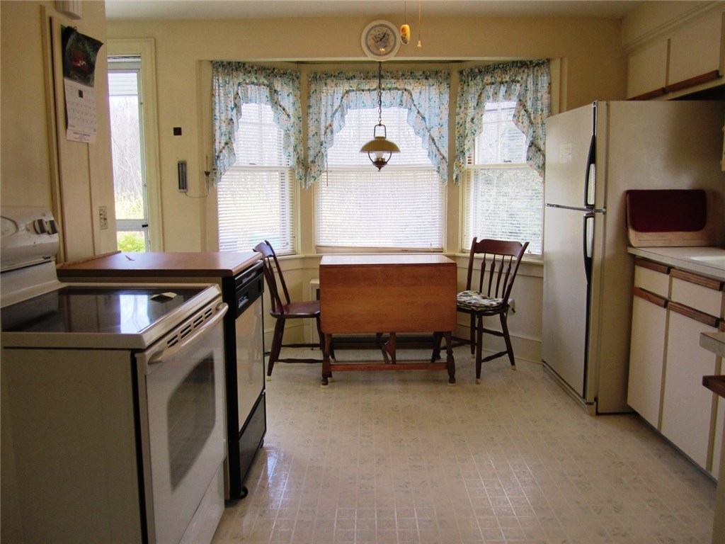 779 Toll Gate Road Warwick, RI 02886 - Photo 4 of 16 Gallery Image 4