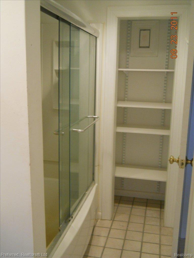 25610 Farmbrook Road Southfield, MI 48034 - Photo 7 of 21 Bath Up