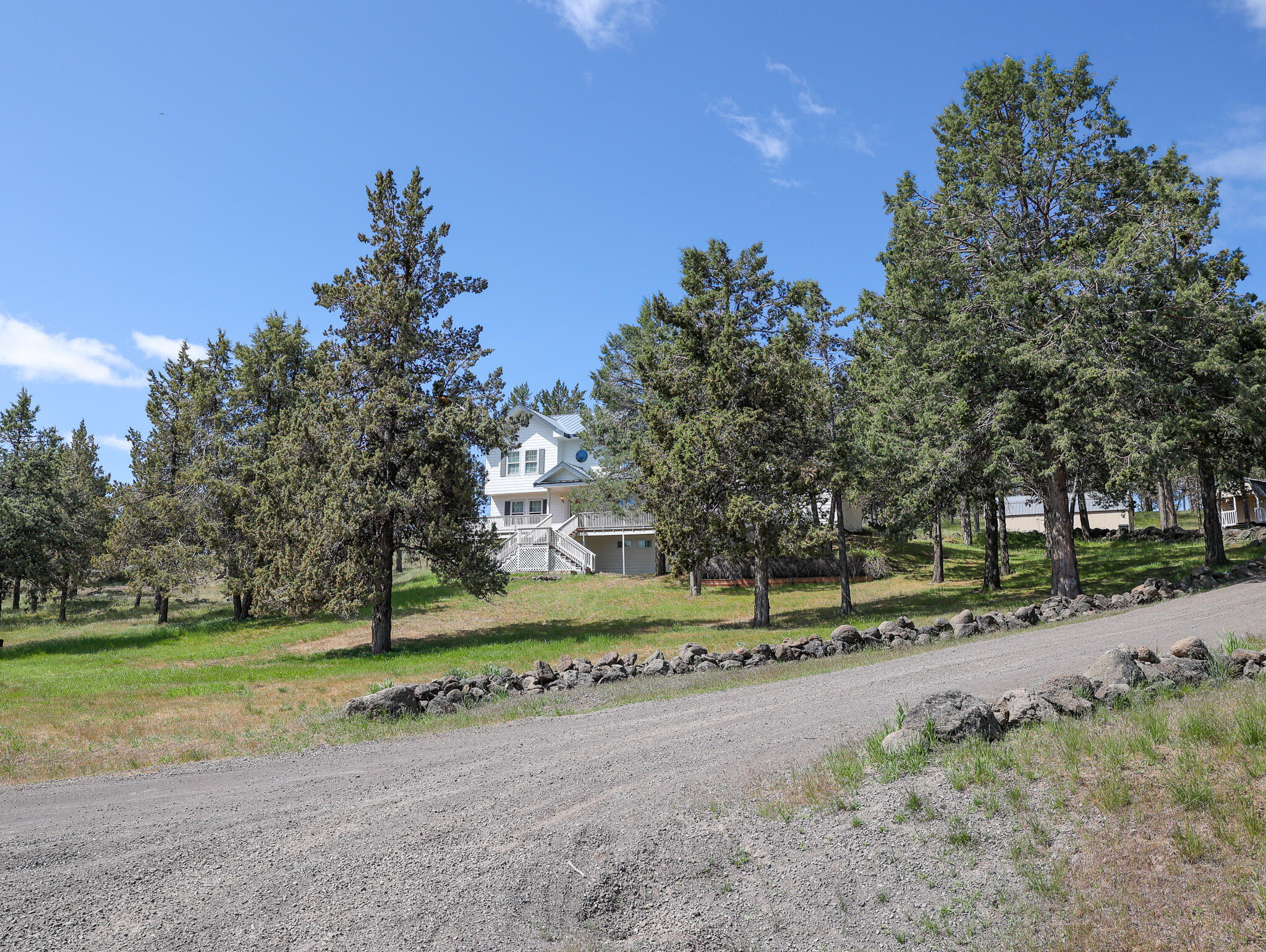 6620 Scottsbluff Road Klamath Falls, OR 97601 - Photo 41 of 51 Driveway up