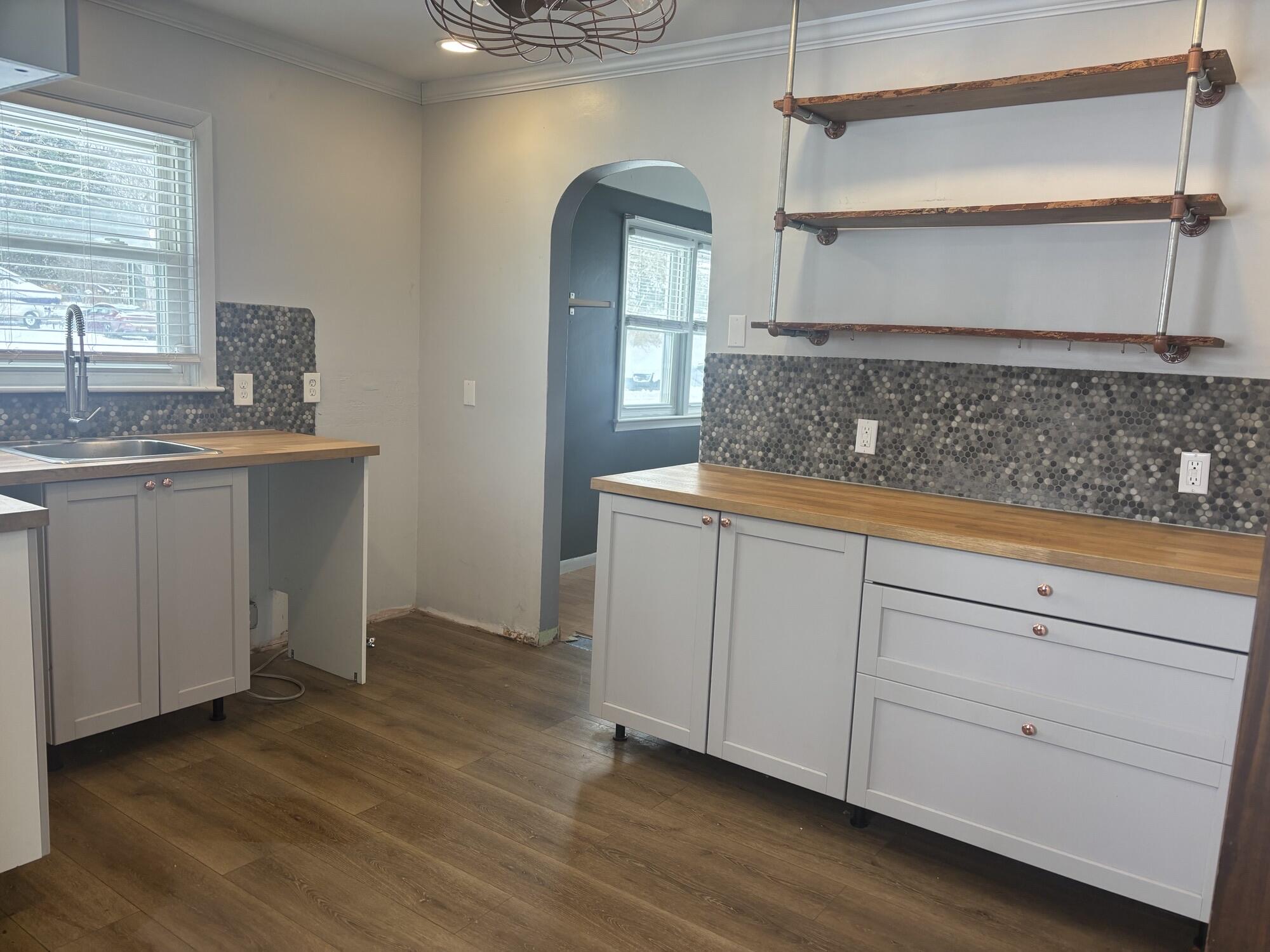 400 Colfax Street Jackson, MI 49203 - Photo 4 of 16 IMG_7397