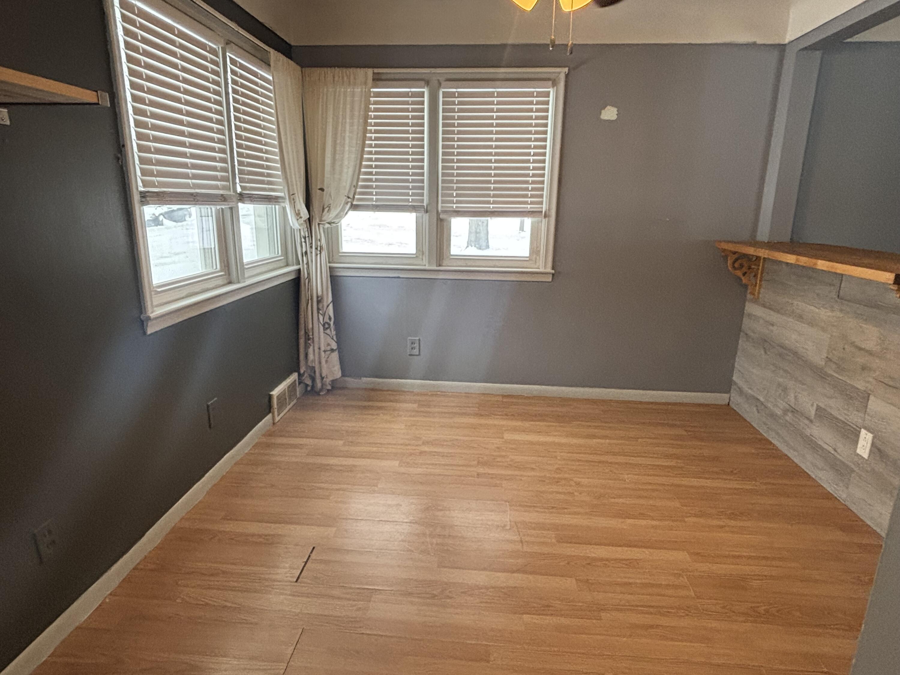 400 Colfax Street Jackson, MI 49203 - Photo 5 of 16 IMG_7398