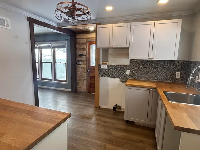 $169,900 | 400 Colfax Street, Jackson, MI 49203